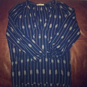 Blue ikat beachy 3/4 sleeve blouse